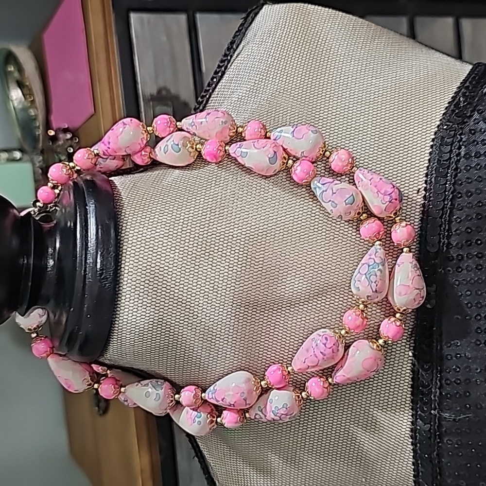 Vintage Necklace Signed Hong Kong 18inches